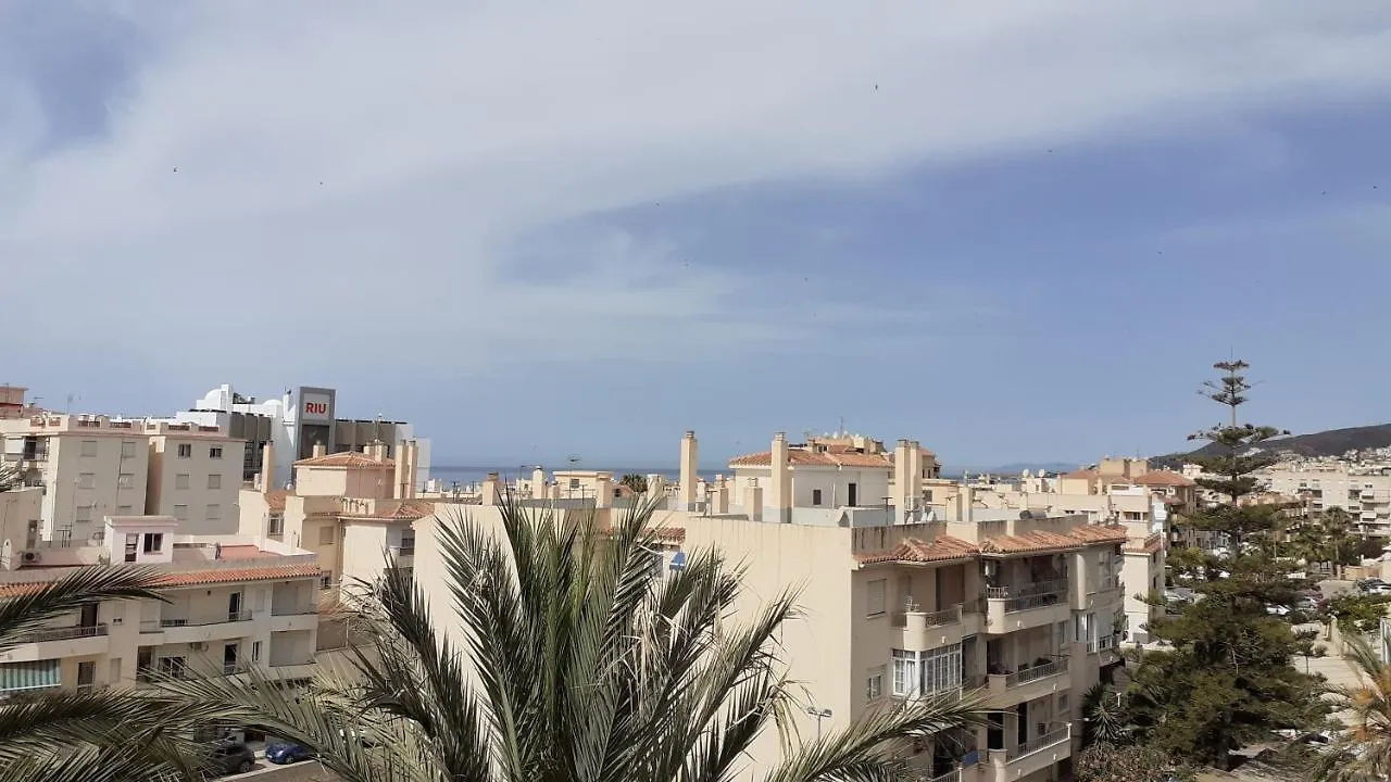 Amplio Piso Al Lado De La Playa En Nerja Διαμέρισμα